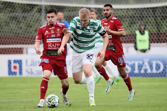 Skövde AIKs Isak Bjerkebo och Västerås SKs Simon