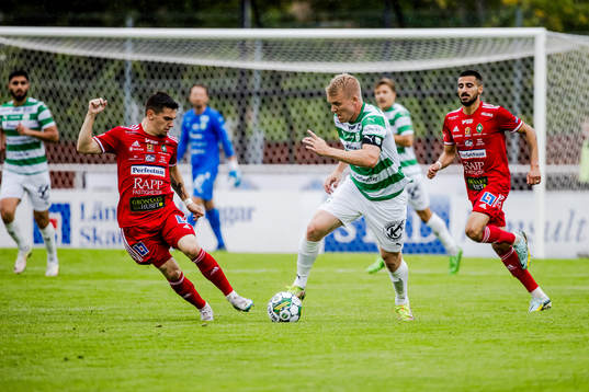 Skövde AIKs Isak Bjerkebo och Västerås SKs Simon