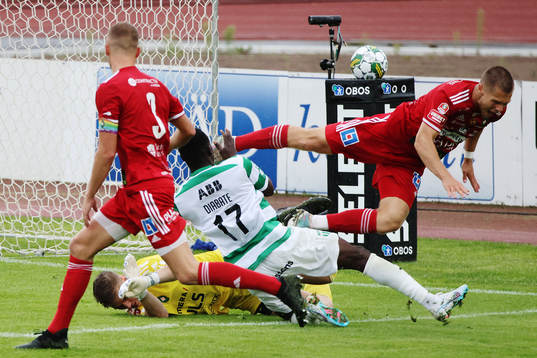 Västerås SKs Ibrahim Yalatif Diabaté mot Skövde AIKs