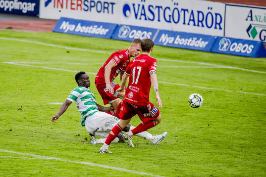 Västerås SKs Ibrahim Yalatif Diabaté och Skövde AIKs
