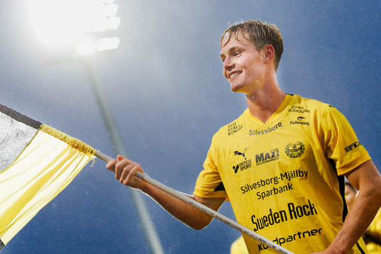 Mjällbys Max Fenger jublar