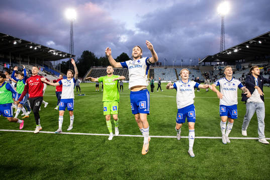 IFK Norrköpings Christoffer Nyman jublar med lagkamrater