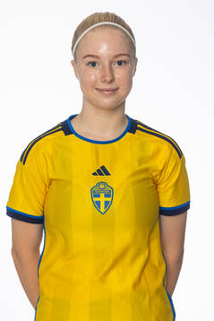 Lia Törnström poserar för ett porträtt