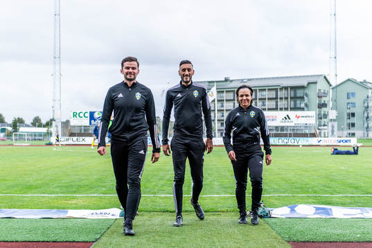 Assisterande domare Bendik Borgström, domare Mohamed Rachid och assisterande domare Jilan Taher