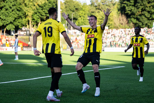 Srdjan Hrstic of Häcken celebrates with Kristoffer Lund