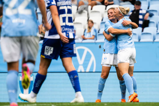 Malmö FFs Sarah Mellouk och Madeleine Hejde jublar