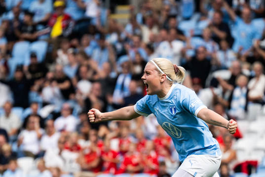 Malmö FFs Rebecka Holm jublar efter 2-1