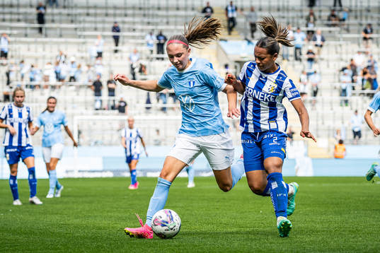 Malmö FFs Nova Rolfsson och IFK Göteborgs Ashley