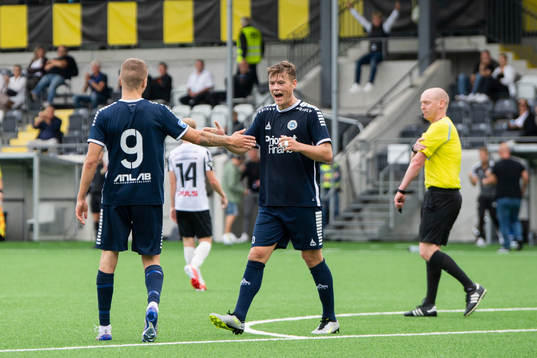 Utsiktens Lucas Hedlund och Utsiktens Albin Skoglund jublar