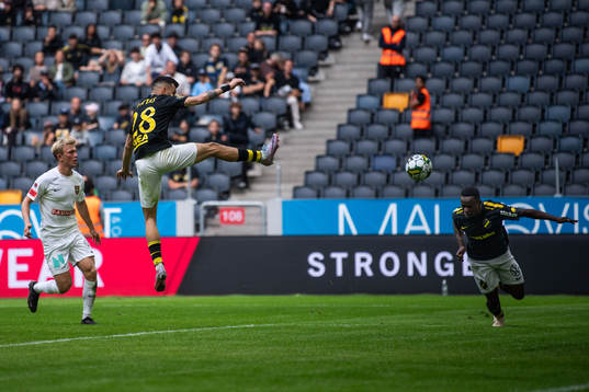 Brommapojkarnas Alexander Jensen, AIKs Ioannis Pittas och Erick Otieno