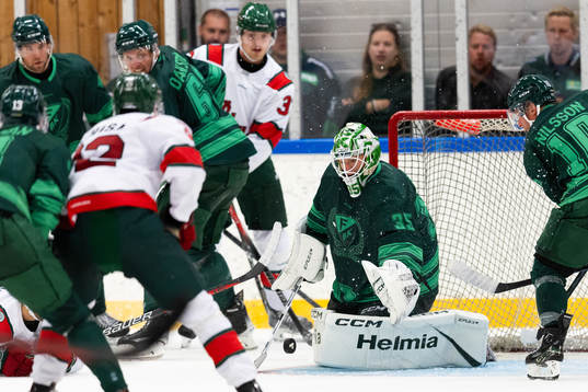 Färjestads målvakt Carl Lindbom