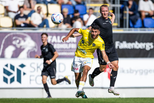Falkenbergs Leonardo Farah Shahin och Lunds BKs André Kamp