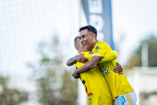 Falkenbergs Gabriel Johansson och Oliver Hintsa jublar efter jublar