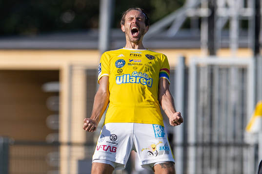 Falkenbergs Tobias Helldén jublar