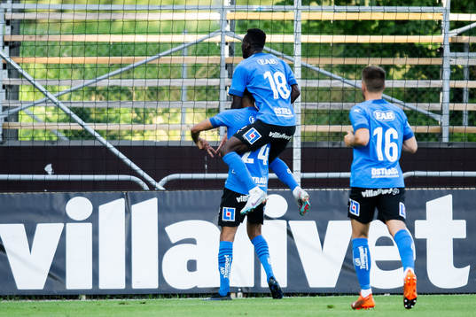 Halmstads Amir Al-Ammari och Naeem Mohammed jublar efter 1-0