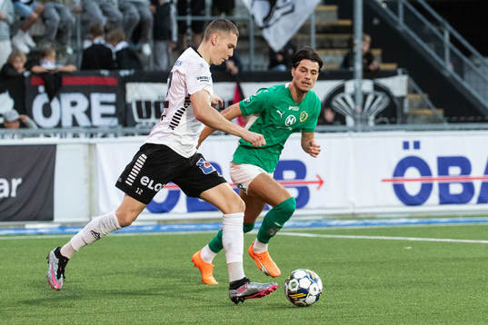 Jönköpings Södras Flamur Dzelili och Örebros Jake