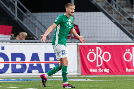 Jönköpings Södras Arvid Eriksson reagerar