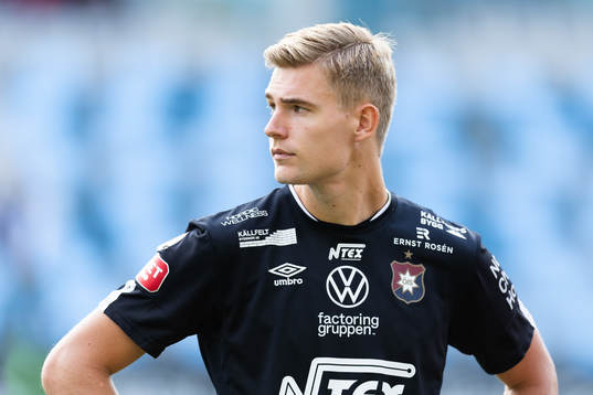 Örgrytes målvakt Mathias Nilsson på line up innan