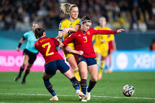 Ona Batlle and Teresa Abelleira of Spain against Fridolina