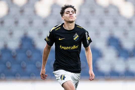 AIKs Taha Ayari jublar efter 0-2