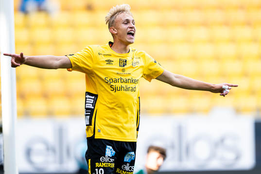 Elfsborgs Leo Östman jublar efter 1-0