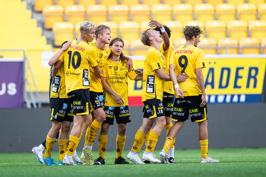 Elfsborgs Viggo Lidberg jublar med lagkamrater efter 2-0
