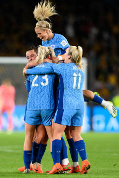 Ella Toone of England celebrates after 0-1