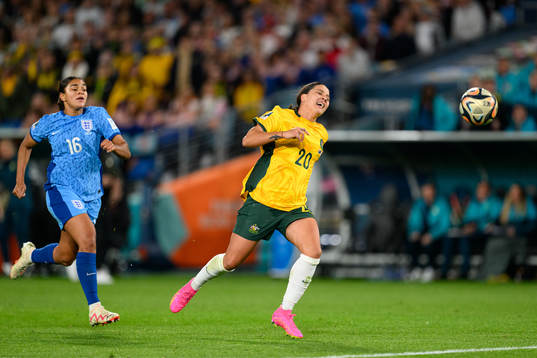 Jessica Carter of England and Sam Kerr of Australia