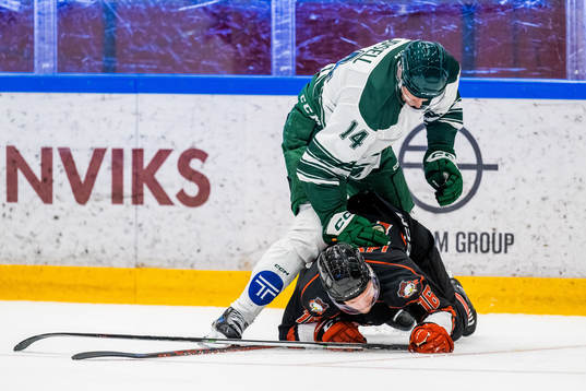 Färjestads Victor Ejdsell och Malmö Redhawks Matias Lassen