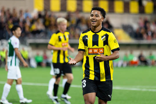 Momodou Lamin Sonko of Häcken celebrates