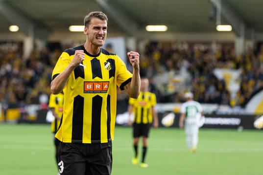 Johan Hammar of Häcken celebrates 2-0 scored by team mate