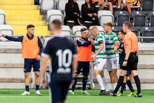 Irriterat mellan Västerås SKs spelare och Utsiktens avbytare