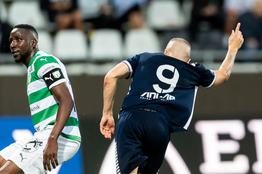 Utsiktens Lucas Hedlund jublar efter sitt 4-0 mål