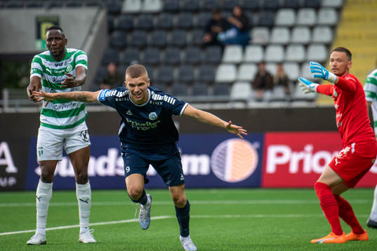 Utsiktens Lucas Hedlund jublar