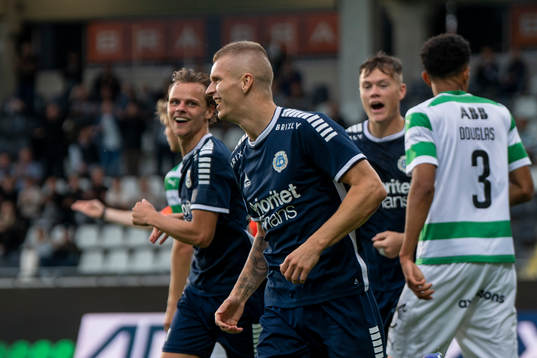 Utsiktens Fredrik Martinsson och målskytten Lucas Hedlund