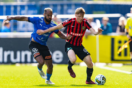 Halmstads Phil Ofosu-Ayeh och Brommapojkarnas Gustav
