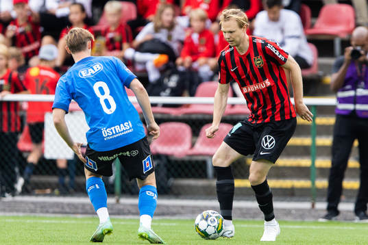 Halmstads Jonathan Svedberg och Brommapojkarnas Tim Waker