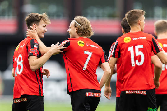 Brommapojkarnas Alexander Johansson jublar
