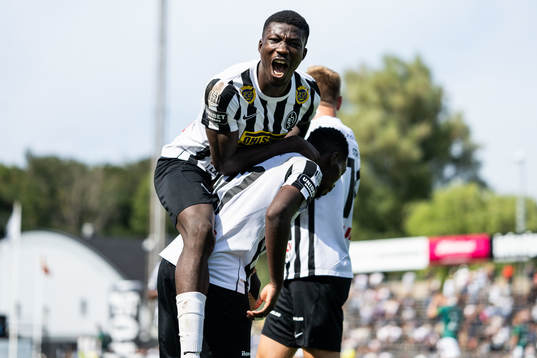 Landskronas Kofi Asare och Ousmane Diawara jublar efter 2-0