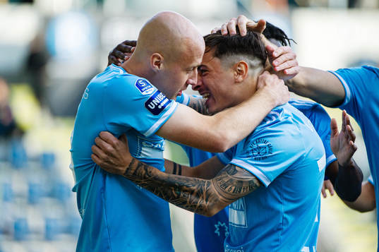 Gefles Anton Lundin och Antonio Yakoub jublar efter 1-1