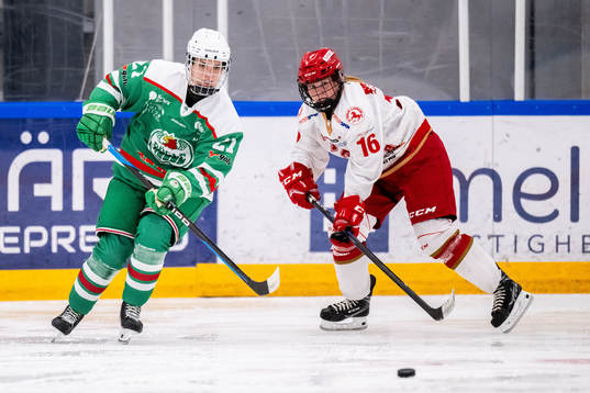 Rögles Mikaela Trobäck Paulsson och Troja Ljungbys Emma