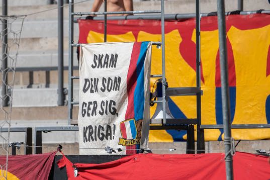 en banderoll på Örgrytes läktare