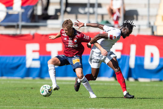 Örgrytes Kevin Holmén och Östersunds Mansour Sinyan