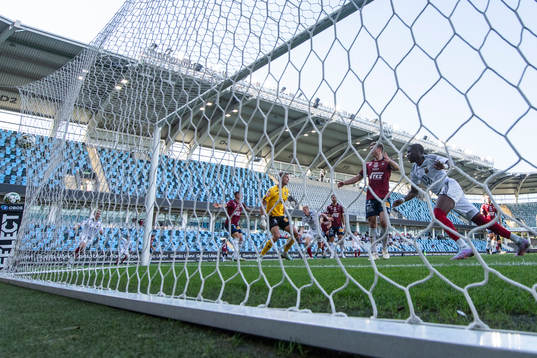 Östersunds Calvin Kabuye gör 2-1