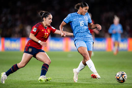 Oihane Hernandez of Spain and Jessica Carter of England