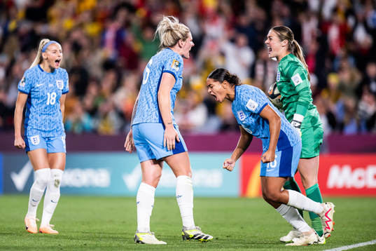 Chloe Kelly, Millie Bright, Jessica Carter and goalkeeper