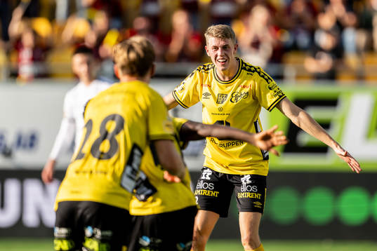 Elfsborgs Alexander Bernhardsson jublar