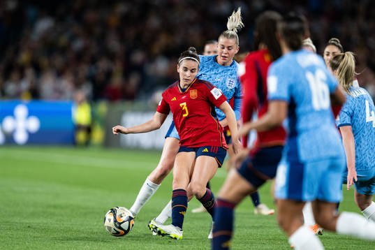 Teresa Abelleira of Spain and Alessia Russo of England