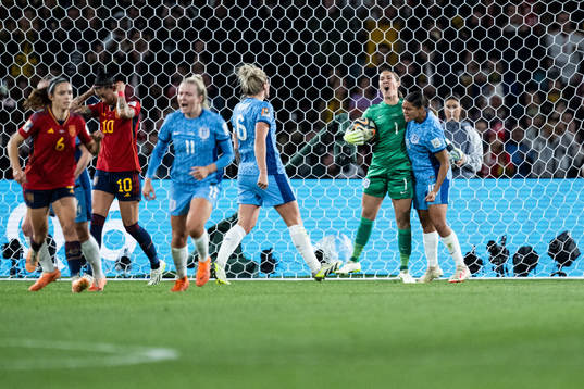 Goalkeeper Mary Earps of England celebrates with Jessica
