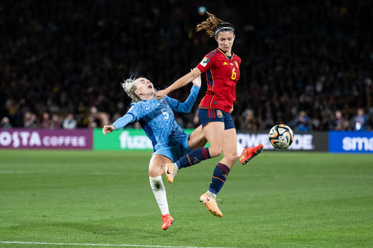 Alex Greenwood of England and Aitana Bonmati of Spain